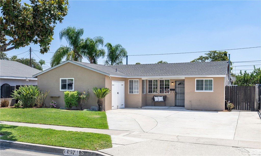 Fullerton House: 618 S Pine Dr