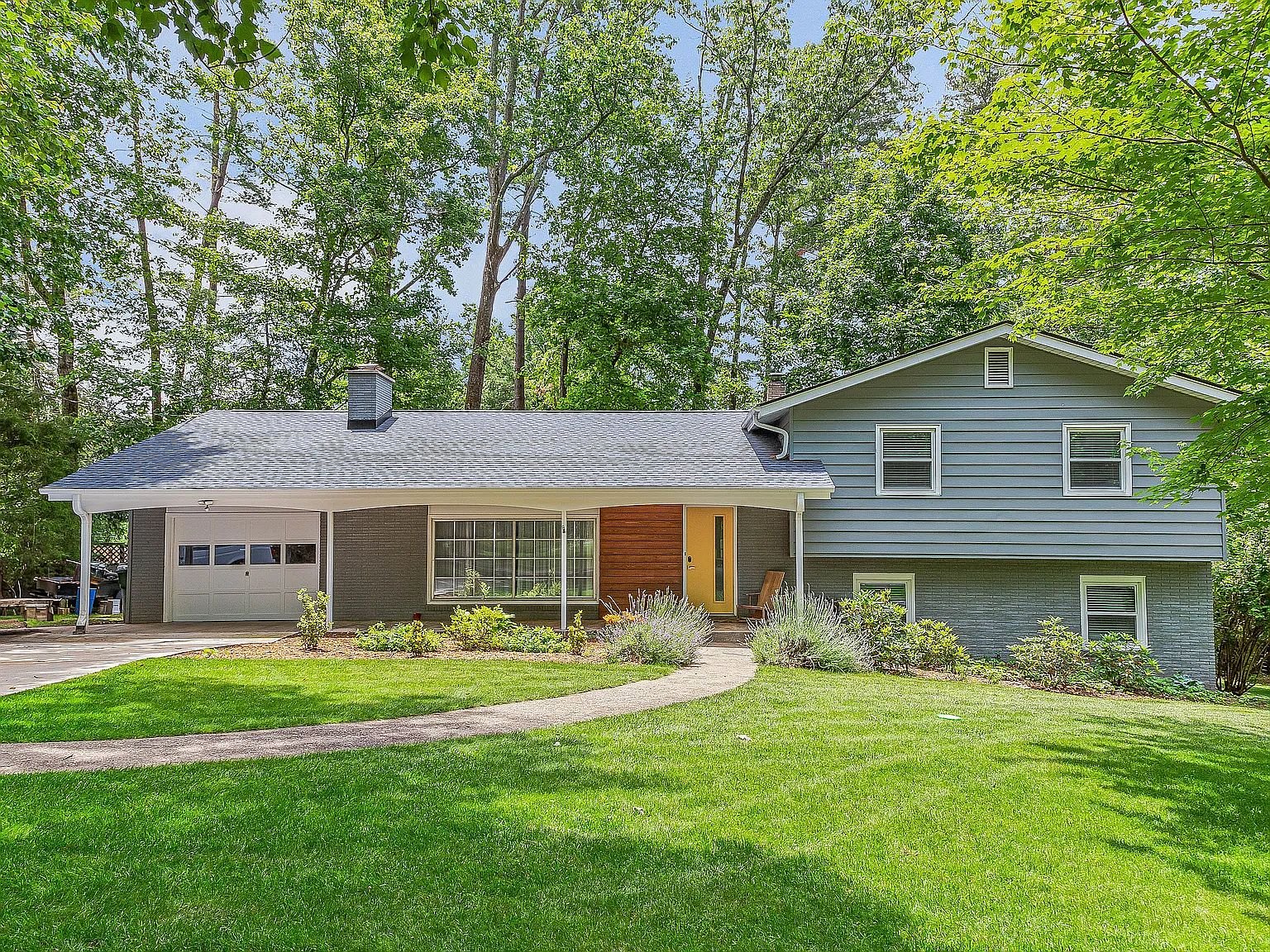 Asheville House: 30 S Oak Forest Dr