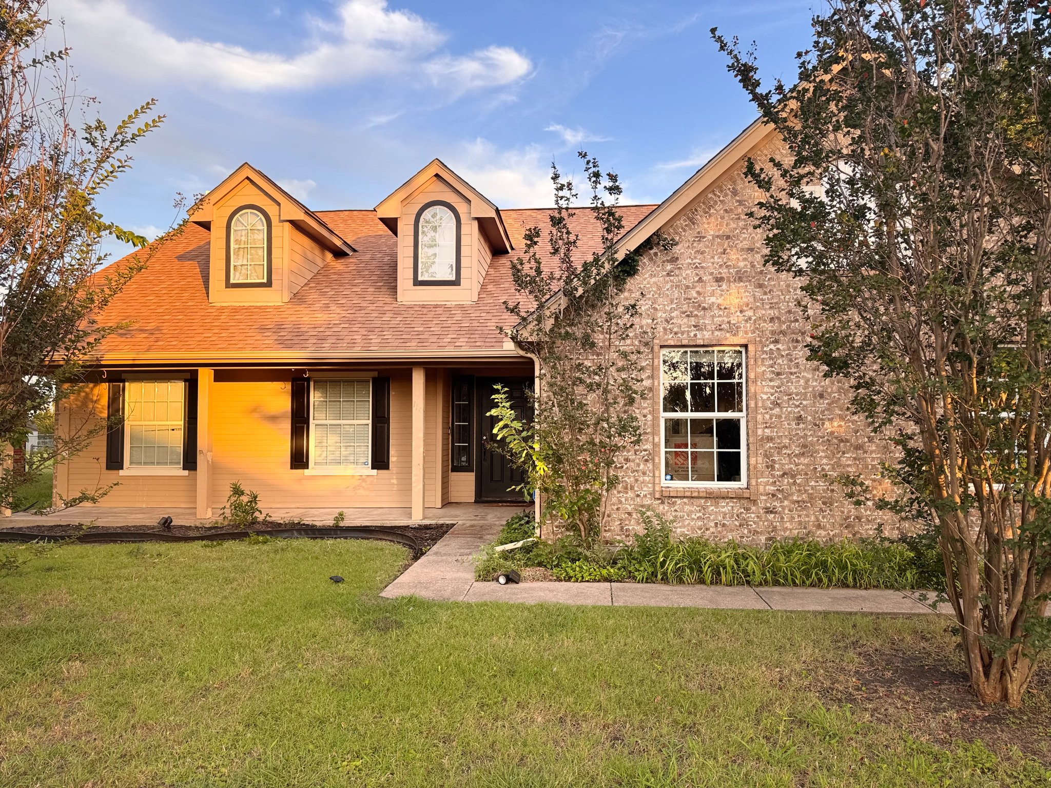 Waxahachie House: 114 Flower Meadows Dr