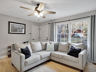 Cary House: 205 Honeysuckle Ln