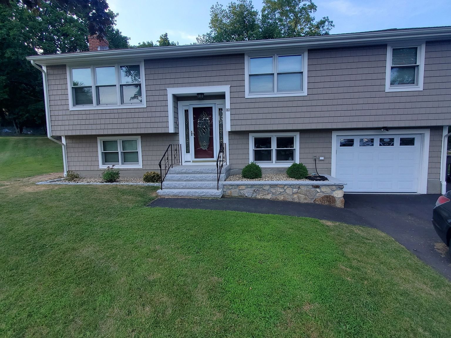 Framingham House: 80 Apple D Or Rd