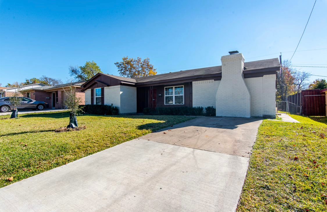 Garland House: 830 E Linda Dr
