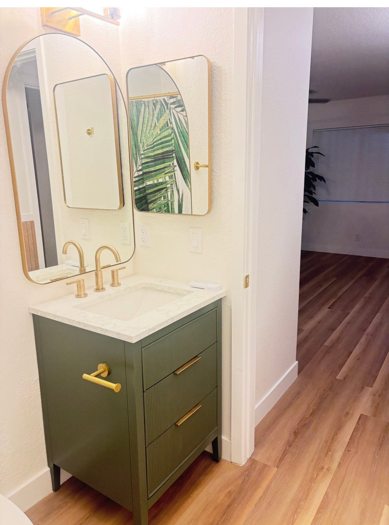 Inglewood Apartment: 604 Venice Way