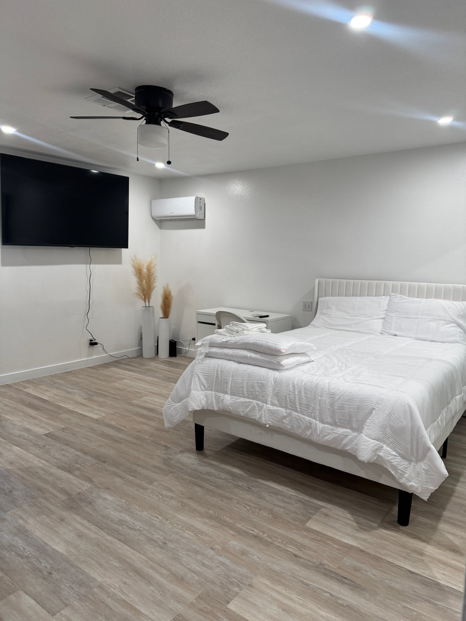 Fountain Valley House: 16804 Bridgeport St