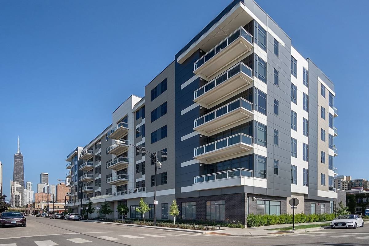 Chicago Condo: 367 W Locust St