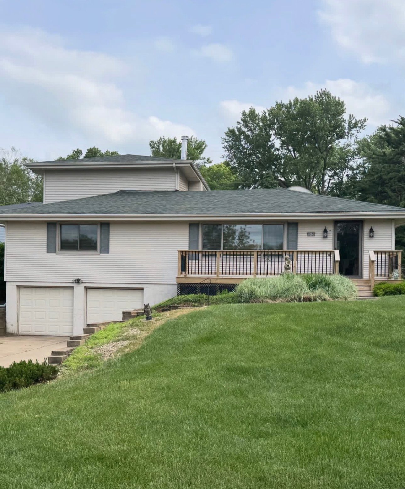 Omaha House: 10607 Fowler Ave