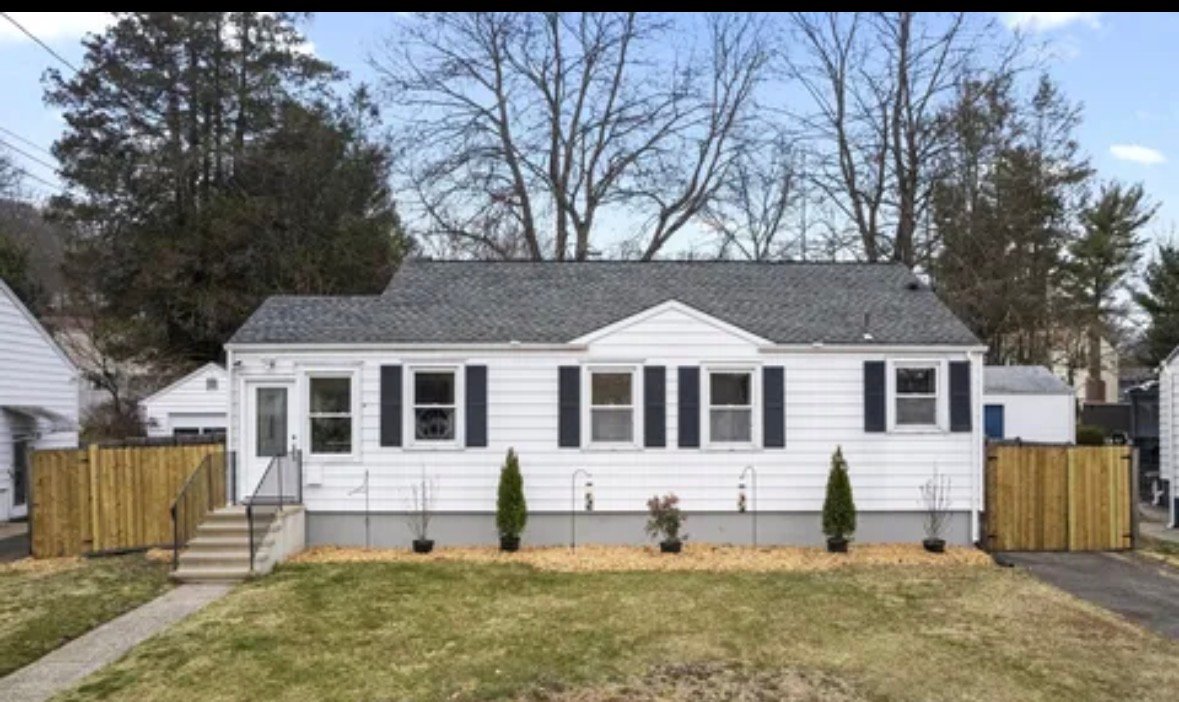 New Haven House: 244 Judwin Ave