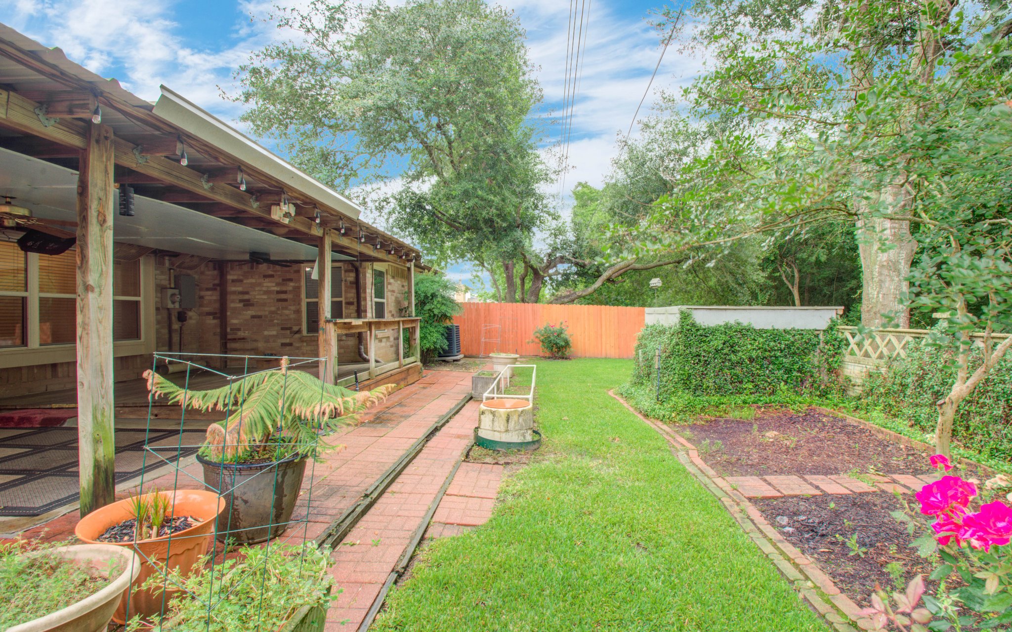 Houston House: 13639 Harpers Bridge Dr.