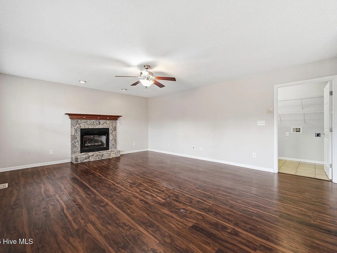 Jacksonville House: 101 Ellington Pl