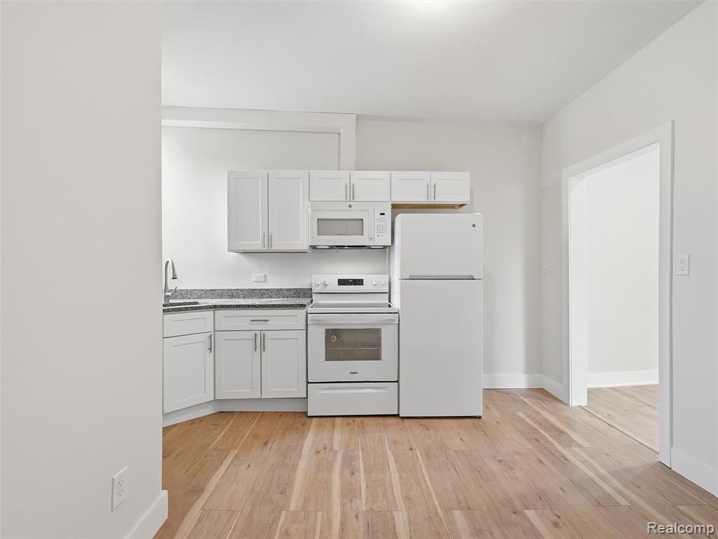 Ferndale Apartment: 146 E Hazelhurst St