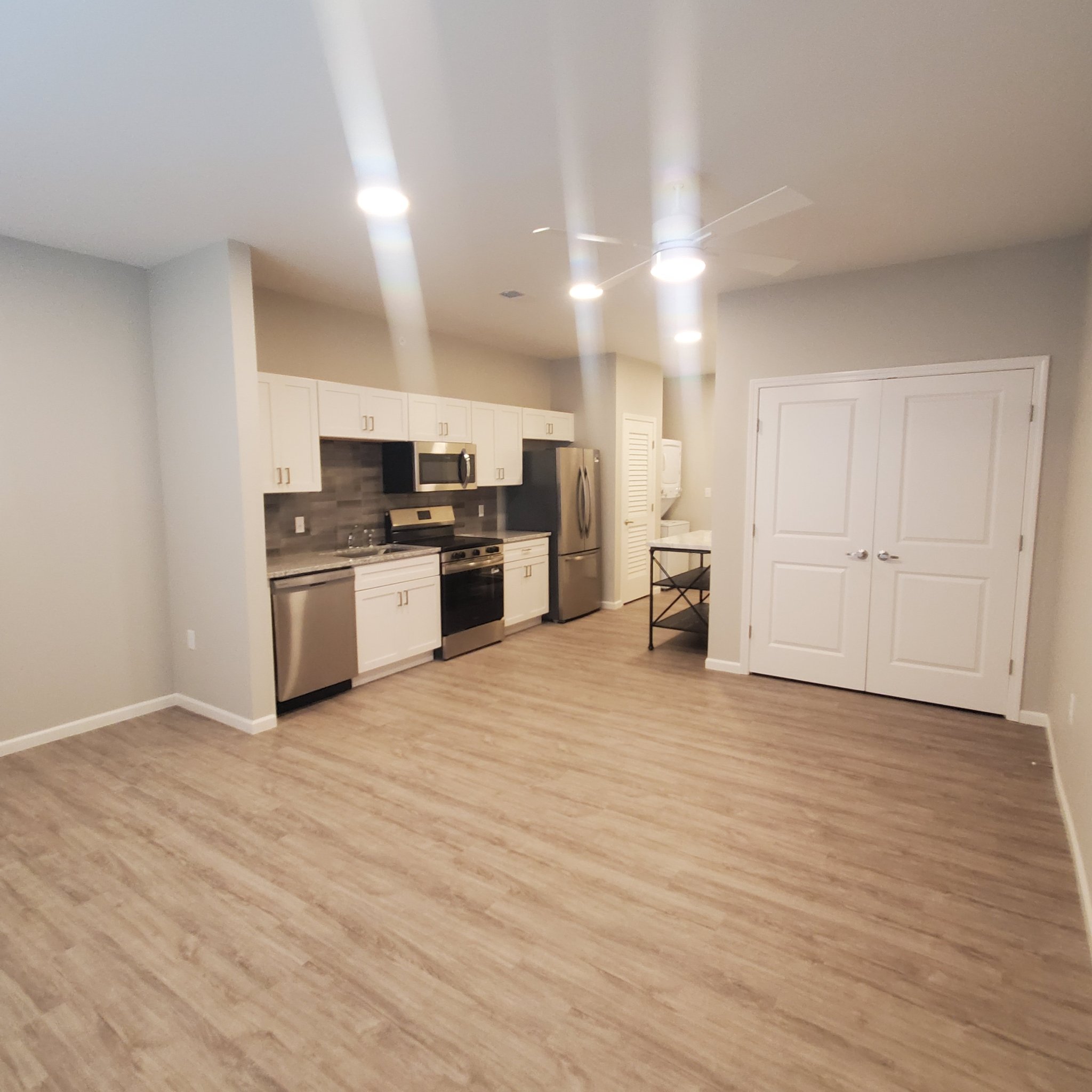 Springfield Apartment: 1073 S Grant Ave