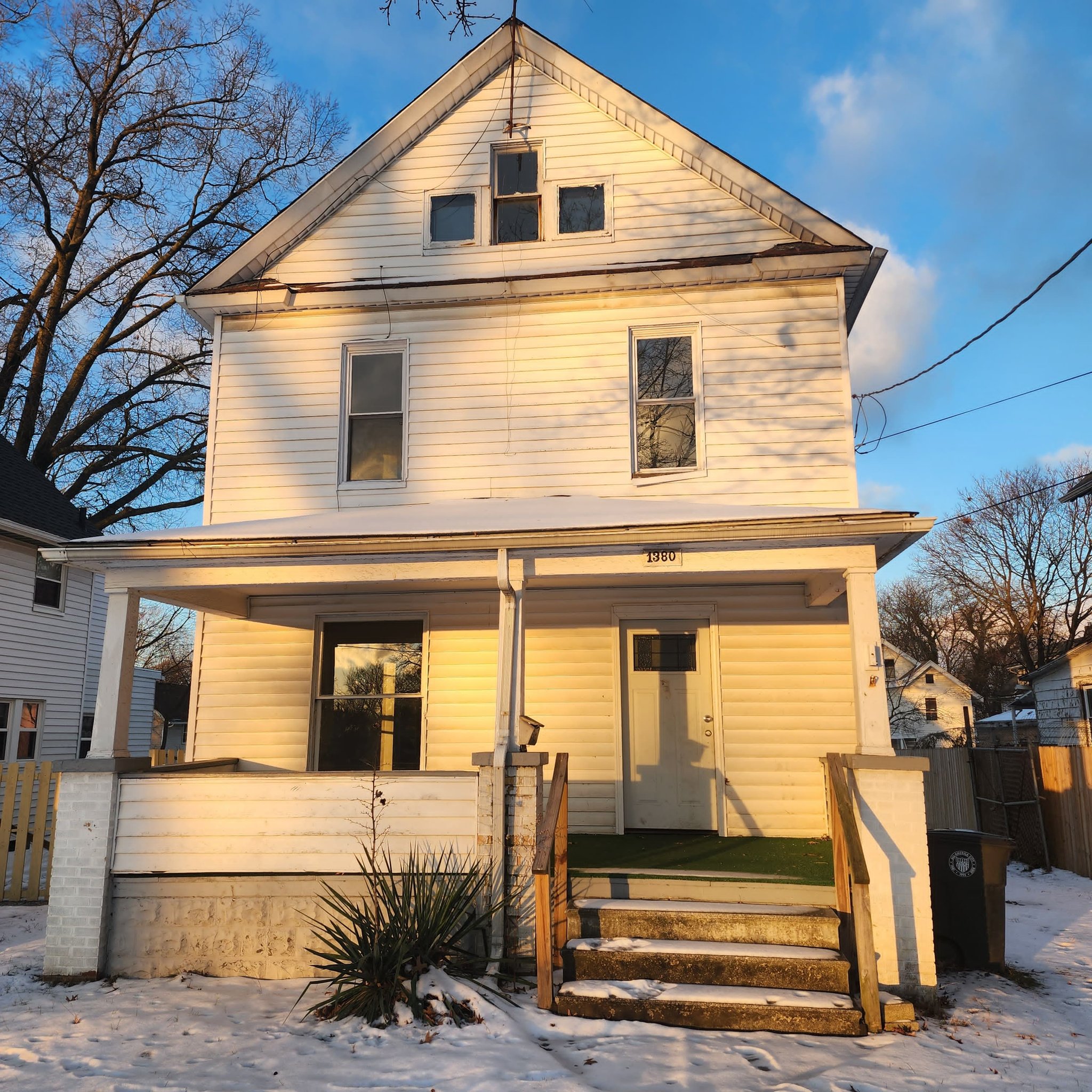 Akron House: 1380 Moore St