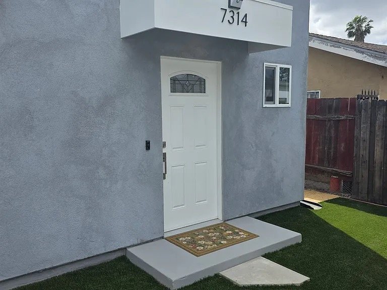 van Nuys House: 7314 Gaviota Ave