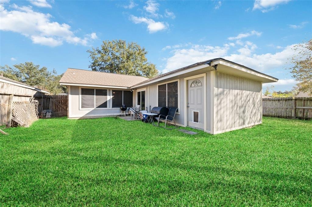 Houston House: 12607 Lacey Crest Dr