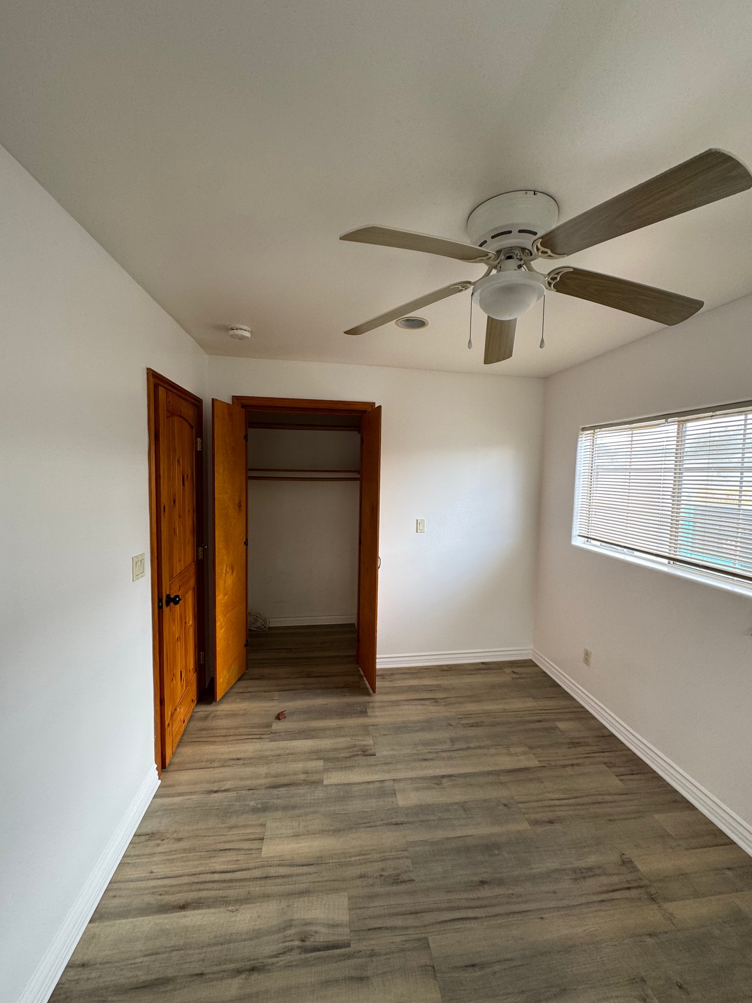 Los Angeles Apartment: 4716 1/2 Melrose Ave