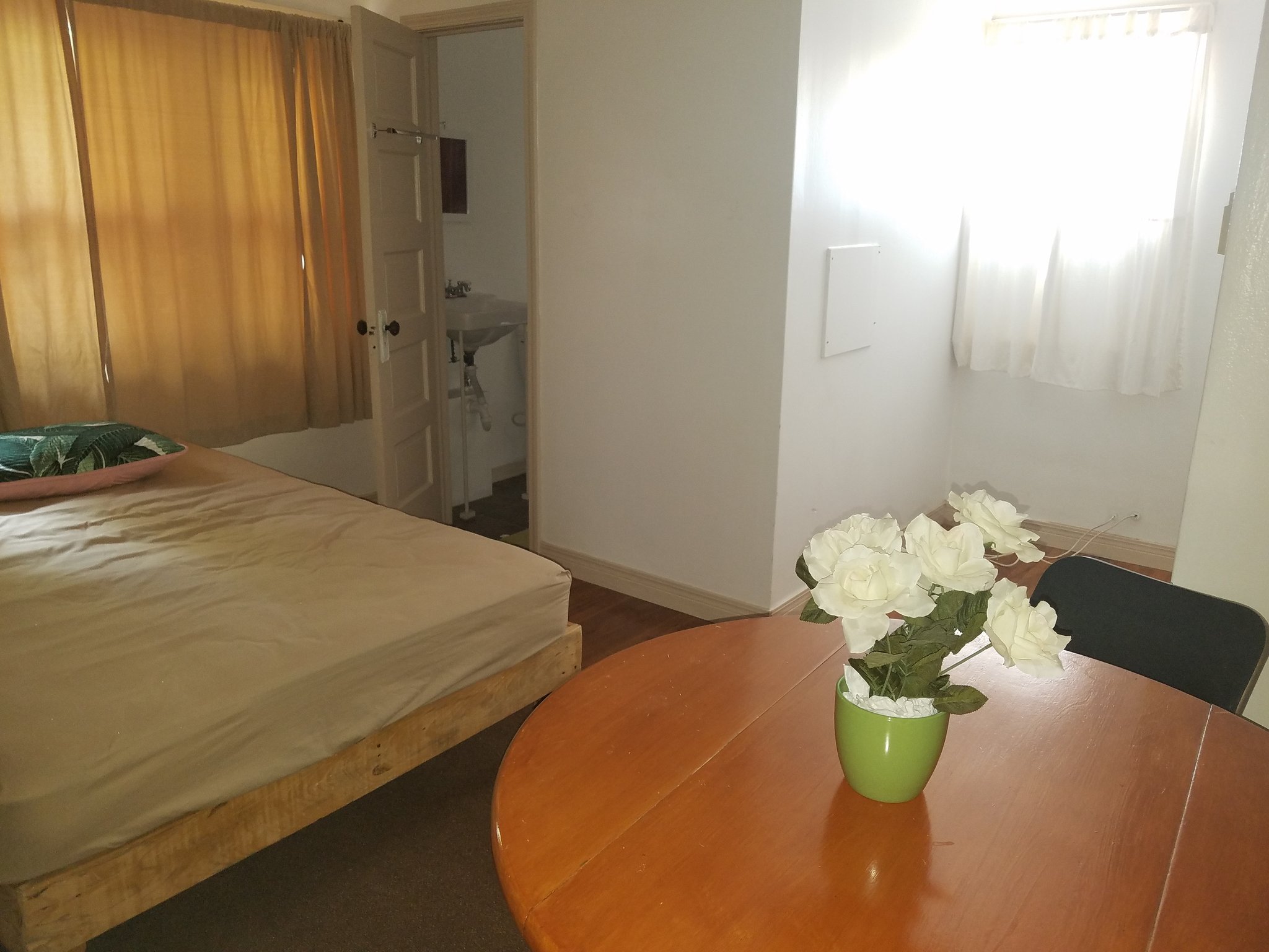 El Paso Single Room: 2 Kansas and University