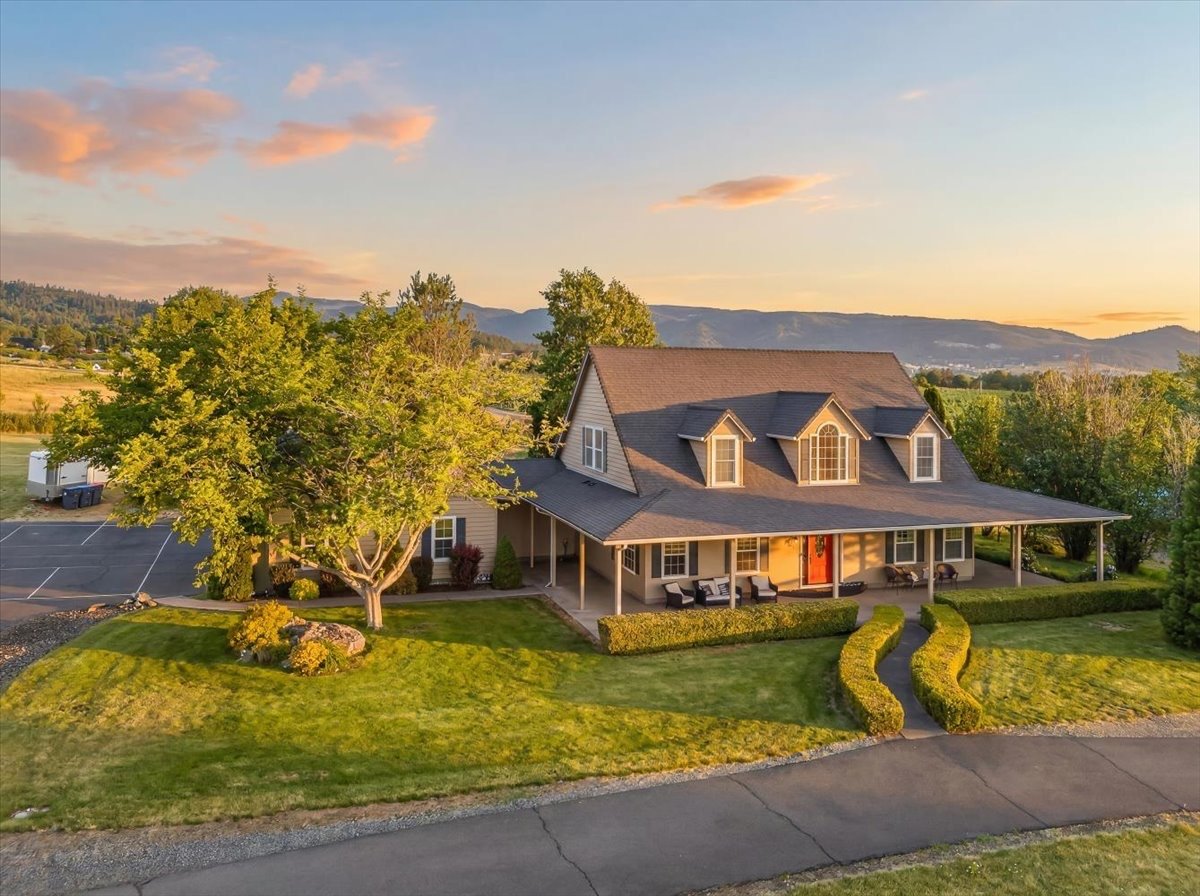 Medford House: 1760 Minear Rd