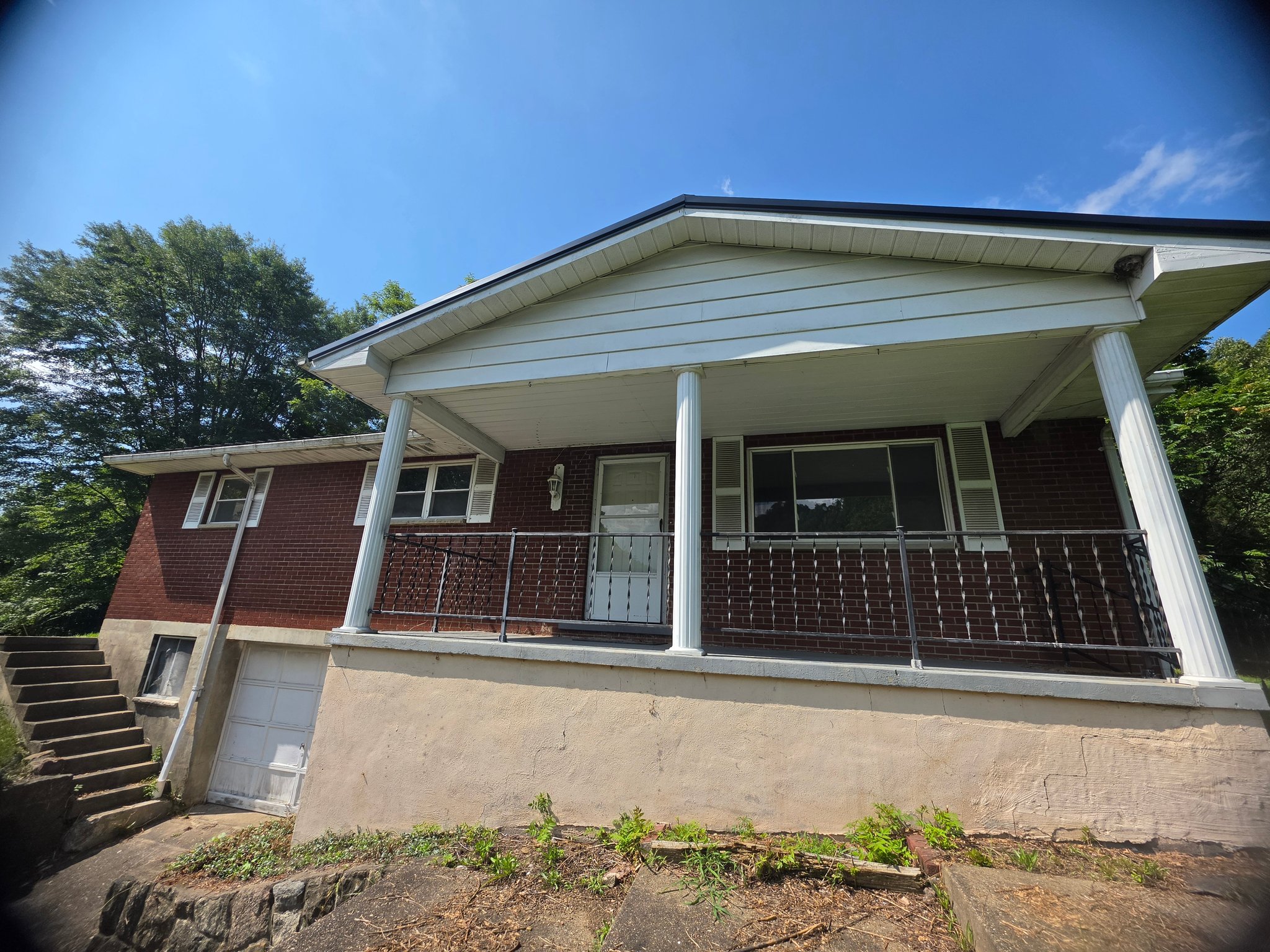 South Charleston House: 1018 willow drive