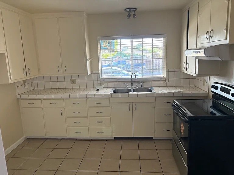 Vallejo House: 116 Carquinez St