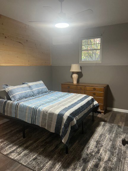 LONDONDERRY Single Room: 51 Charleston Ave