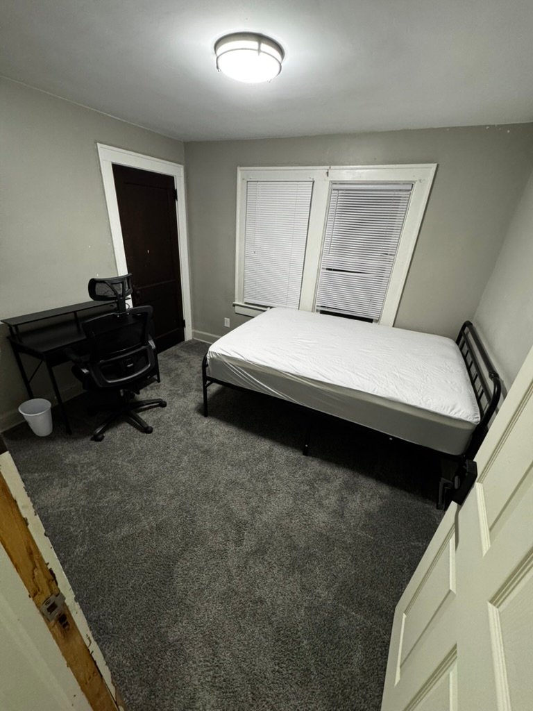 Indianapolis Single Room: 556 N Oxford St