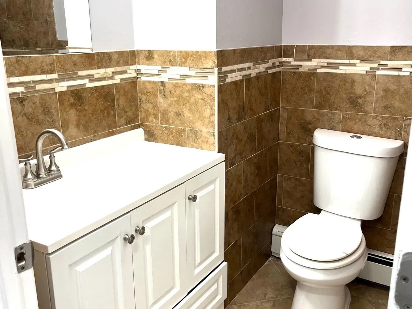 Bloomfield Apartment: 14 N Spring St