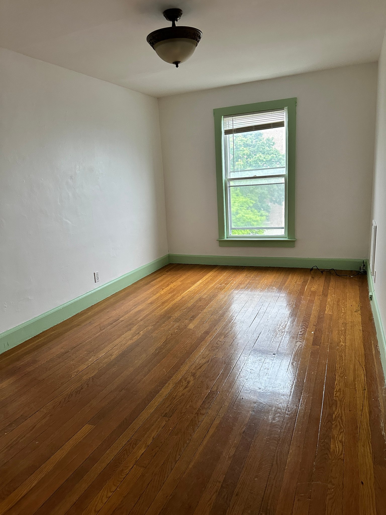 Manchester Apartment: 274 Amherst Street