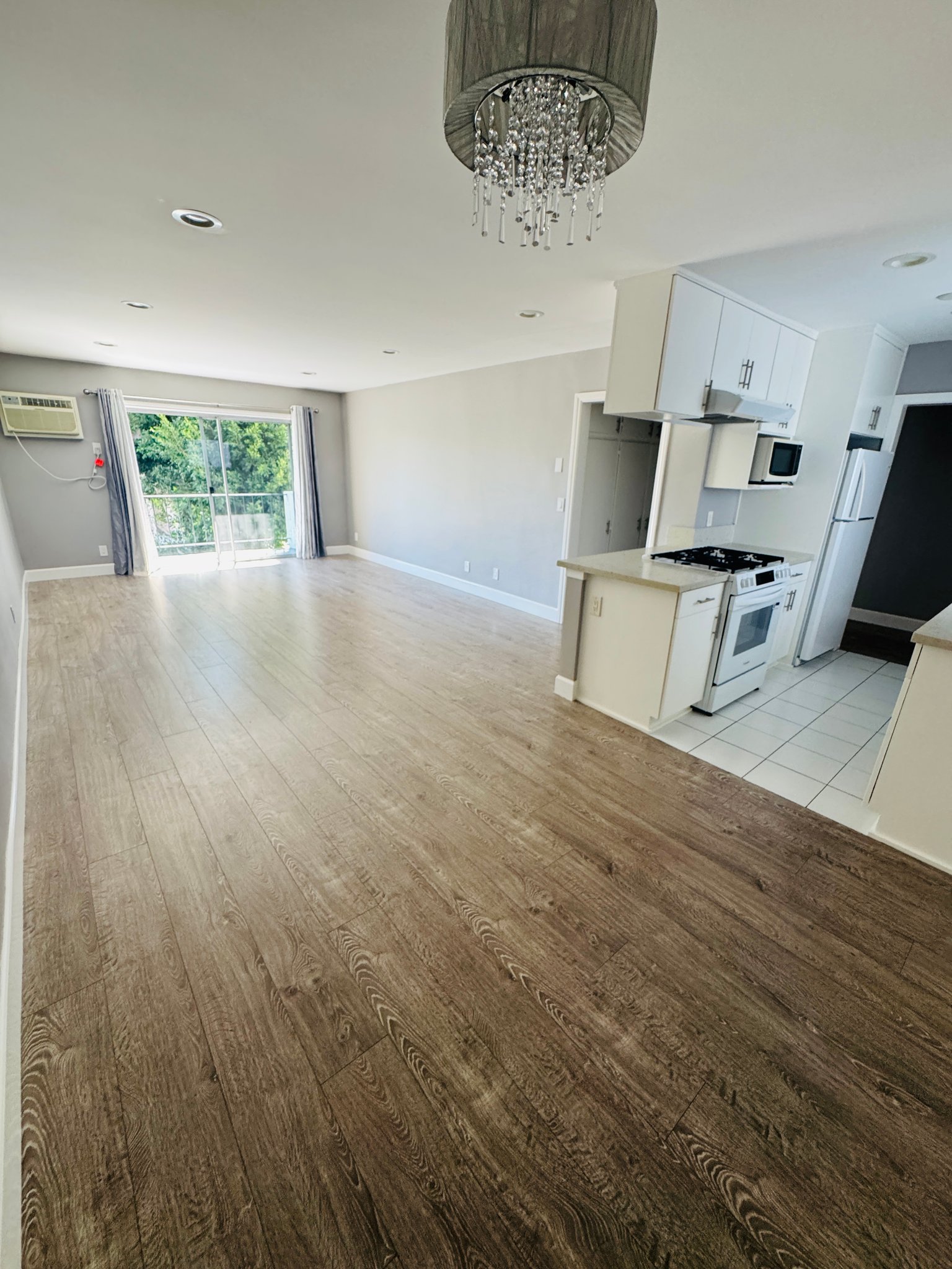 Los Angeles Apartment: 1800 Camden Ave