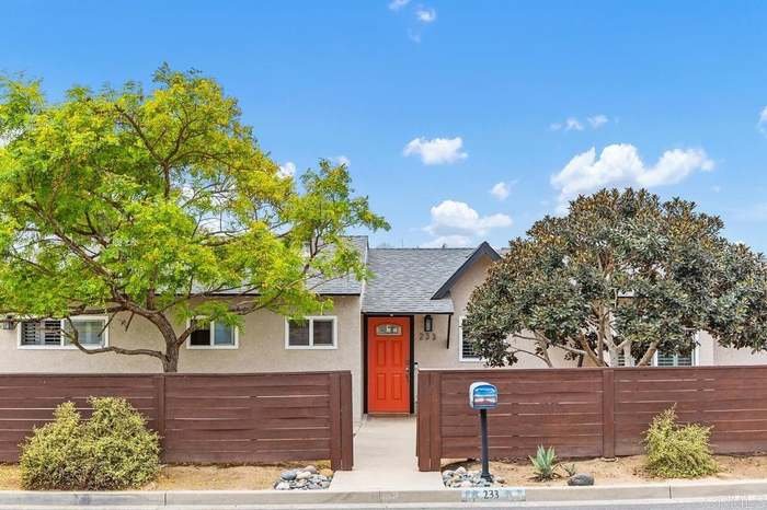 Oceanside House: 233 Grace St