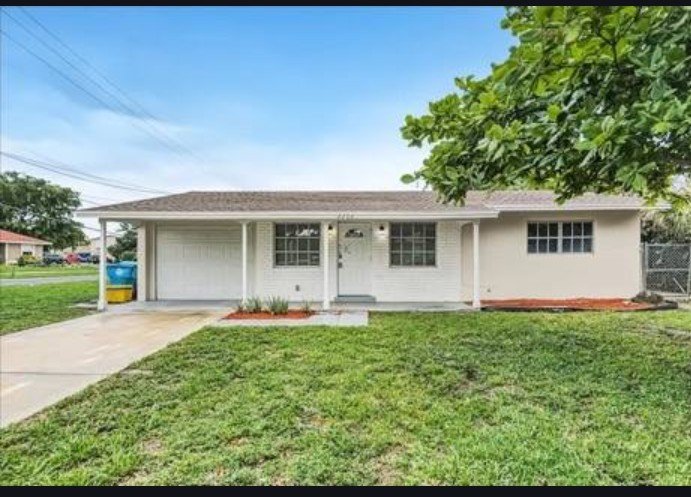 Boynton Beach House: 2005 S Federal Hwy