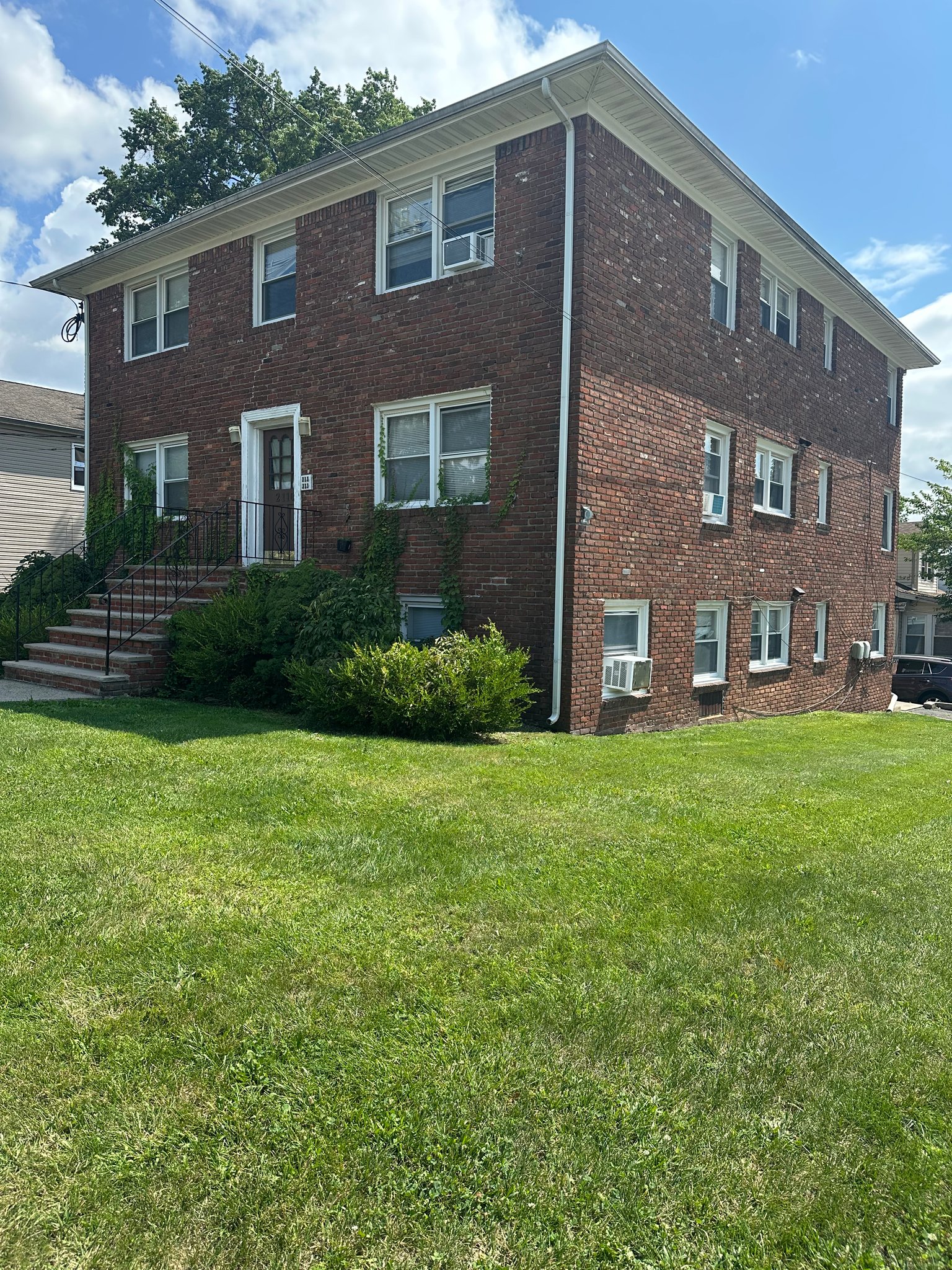 Union Apartment: 2116 Stanley Ter.