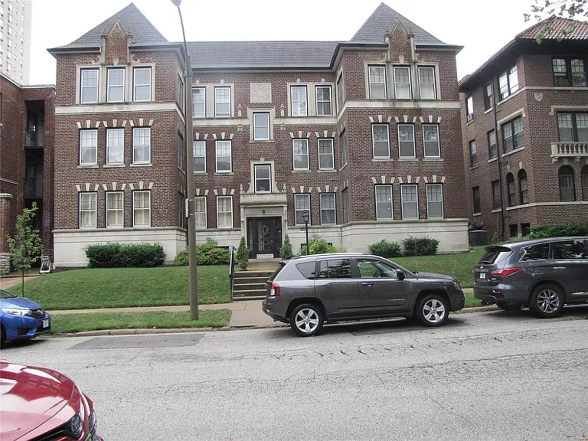 St. Louis Condo: 6226 Northwood Ave Unit 3E