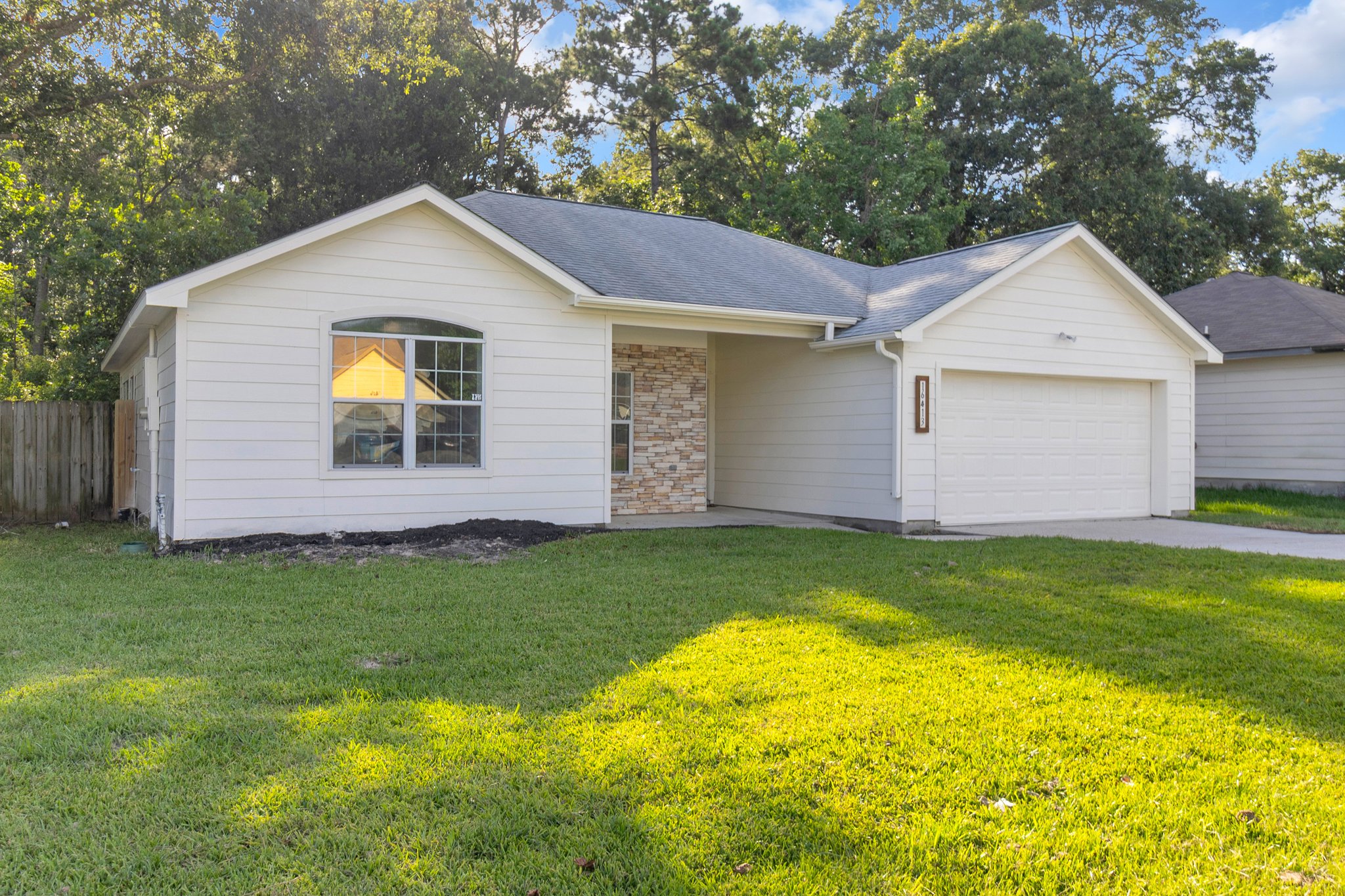 Conroe House: 16413 Danika Oak Dr