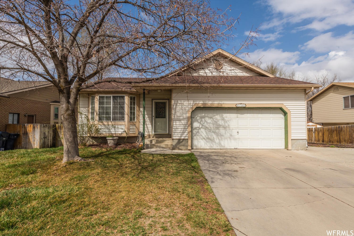 Sandy House: 8146 S Angel St
