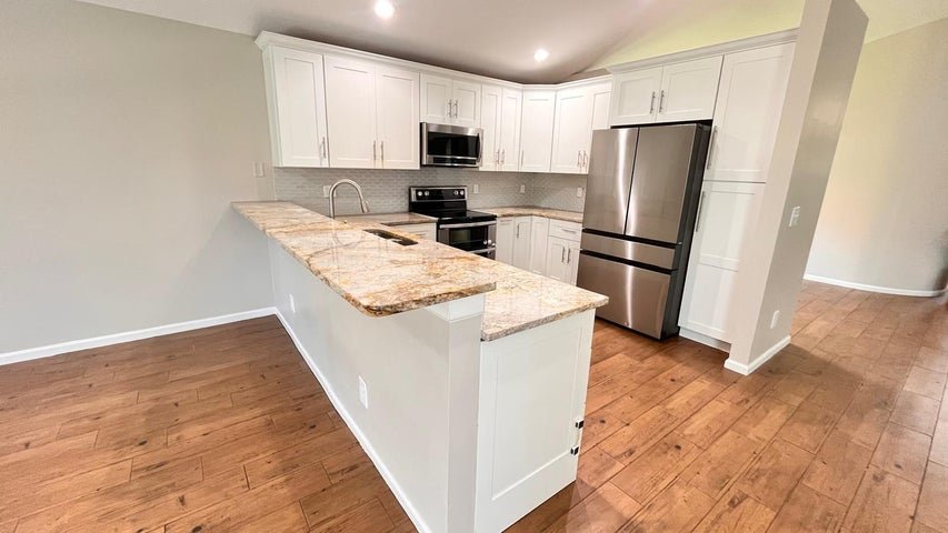Wellington House: 1627 Oak Berry Circle
