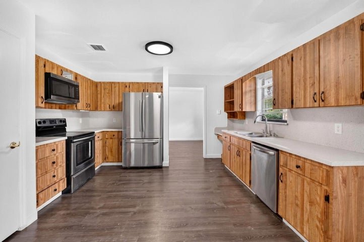 The Acreage House: 5989 COCONUT Boulevard