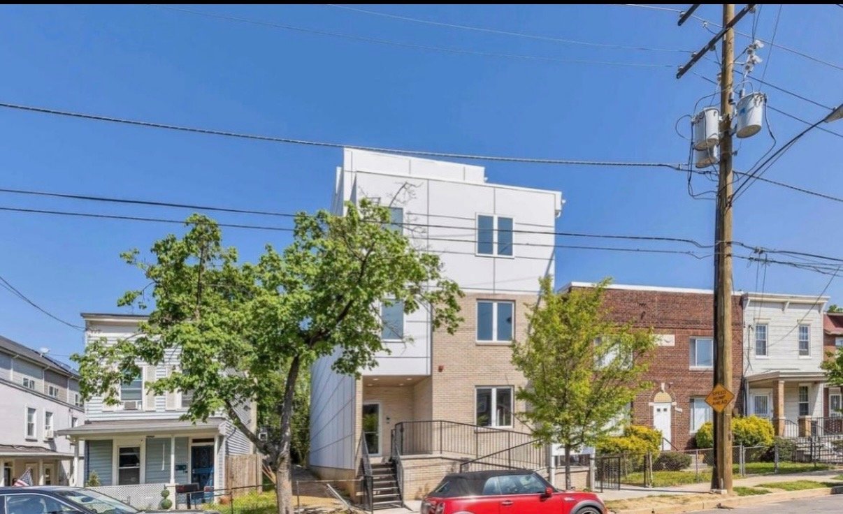 Washington Condo: 1416 22nd St SE