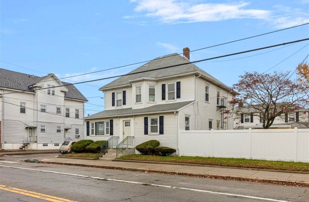Cranston Apartment: 1303 Cranston St