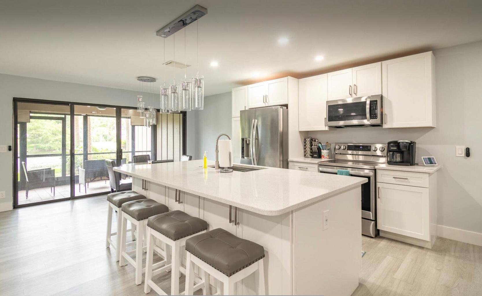 Greenacres Condo: 300 CROSSWINDS Drive B1