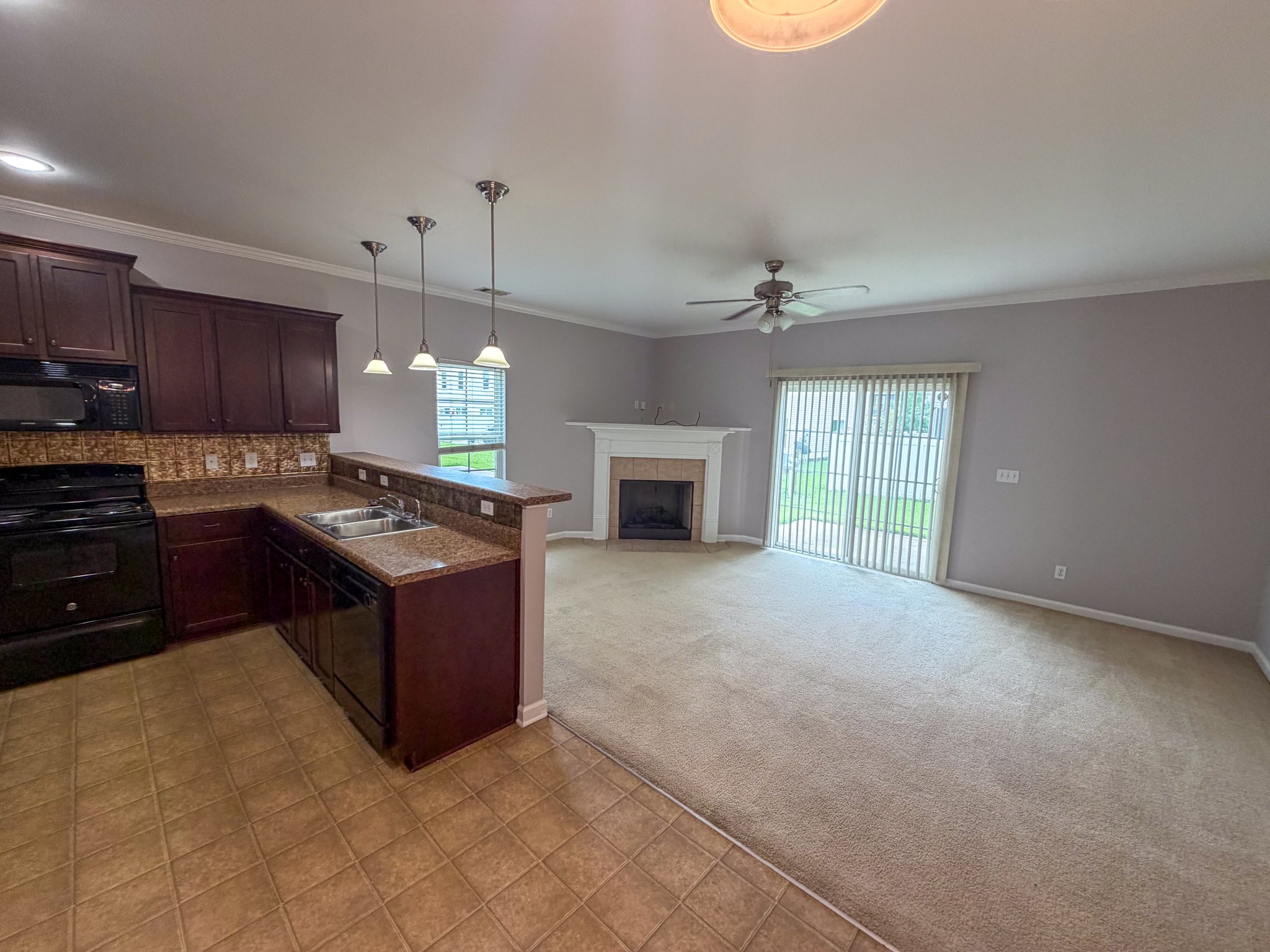 Savannah Condo: 11 Red Robins
