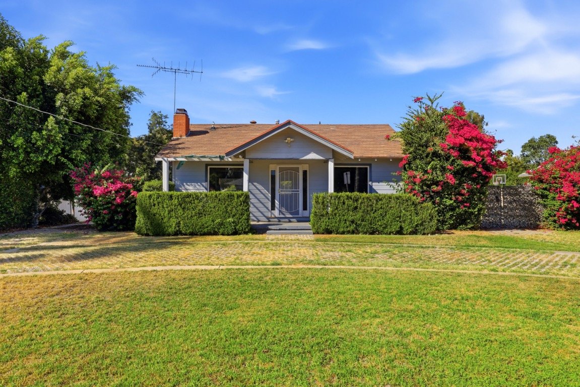 Riverside House: 4863 Rubidoux ave