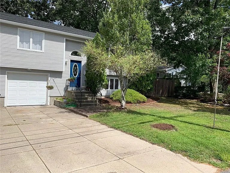 North Providence House: 15 Atlantic Ave