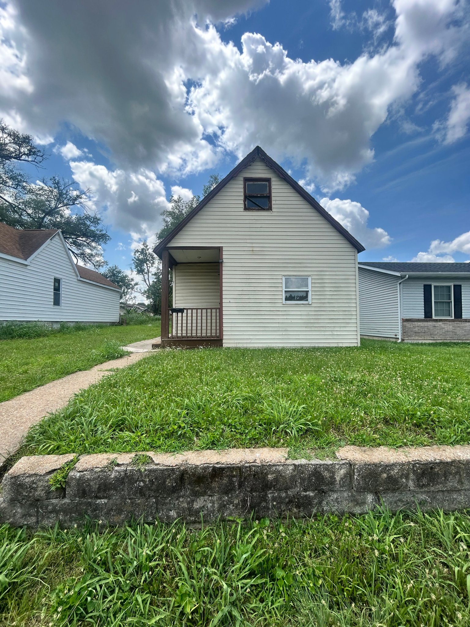 Madison House: 1541 5th St