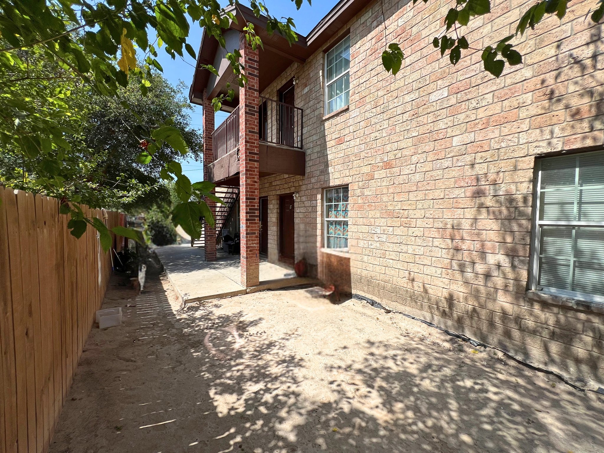 Laredo Apartment: 418 W Plum St