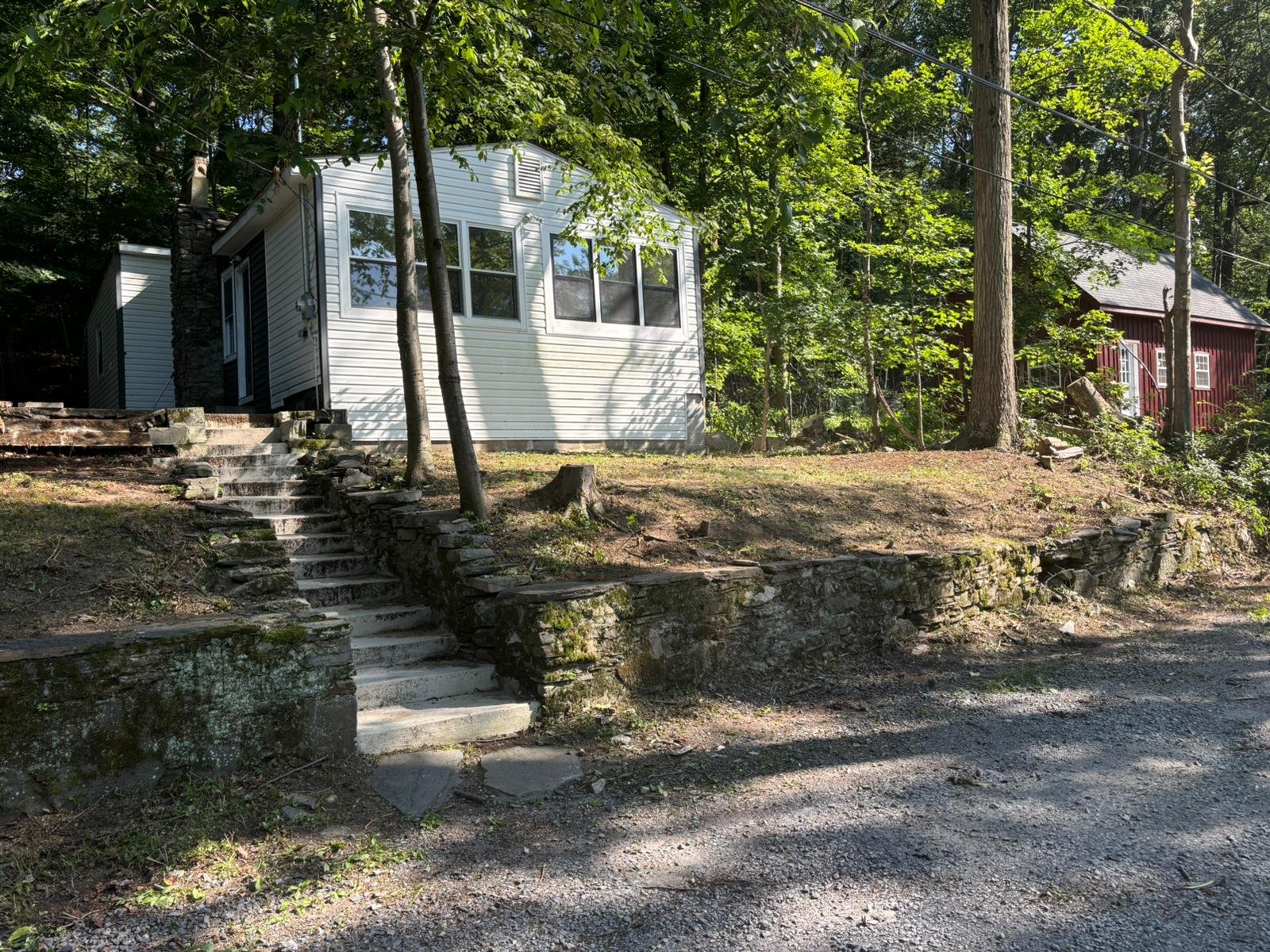 Monroe House: 87 Sylvan Trl