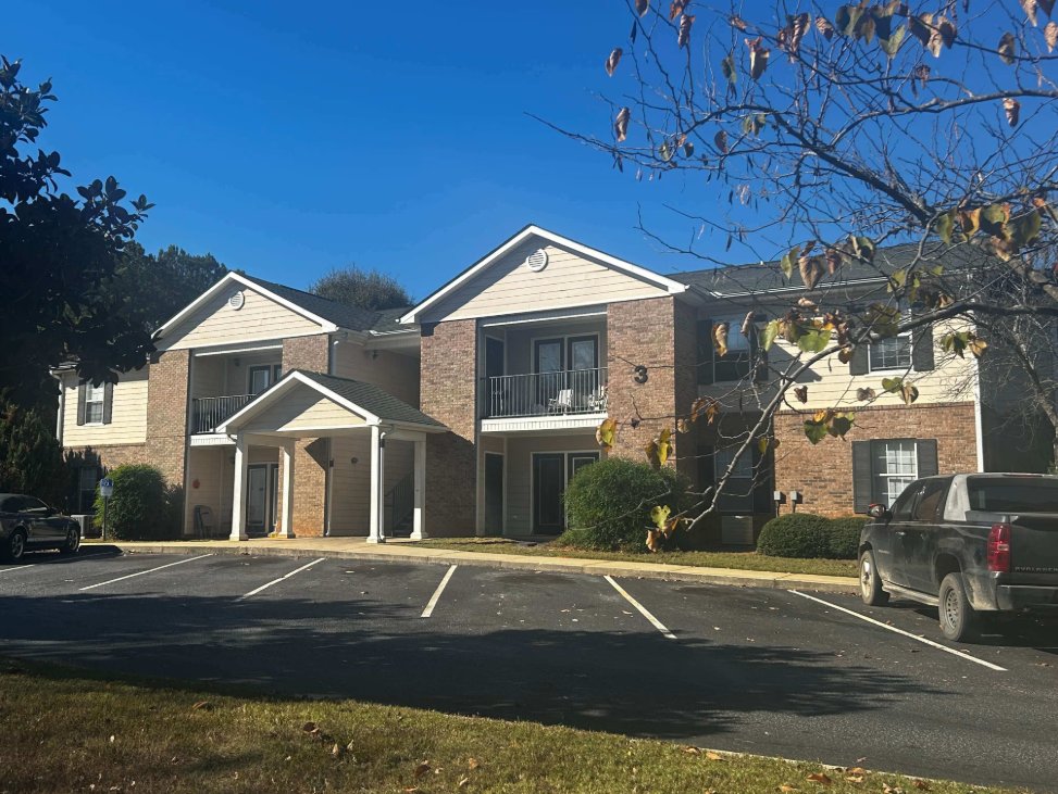 Greenwood Apartment: 1508 Parkway