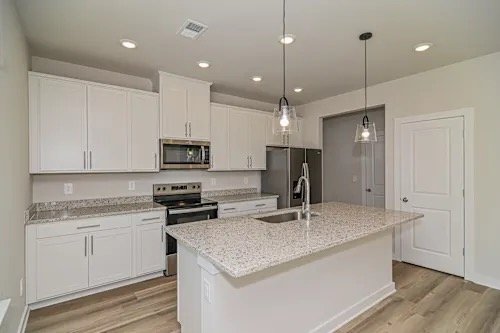 Clarksville House: 1101 Bluffton Circle