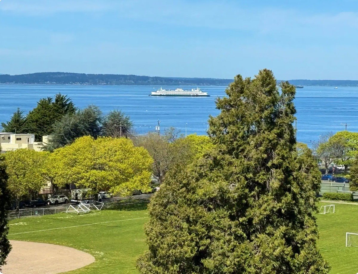 Seattle House: 5716 Southwest Admiral Way