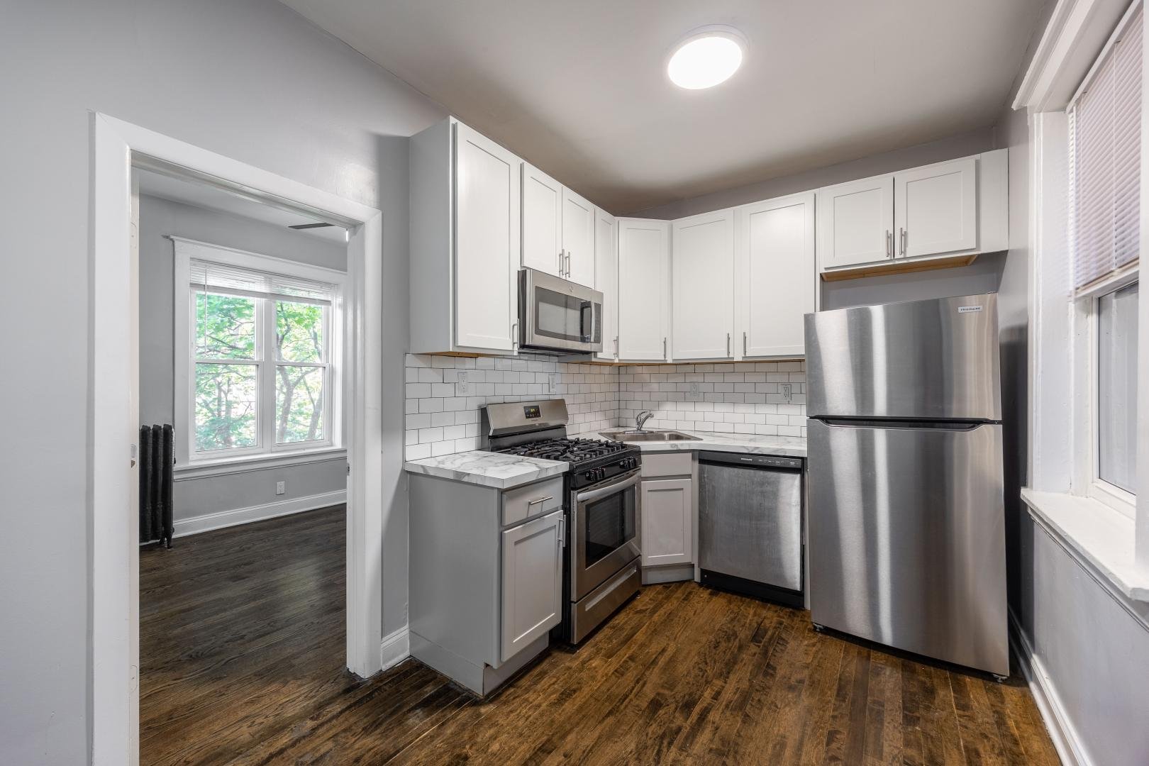 Chicago Apartment: 6259 N Lakewood Ave