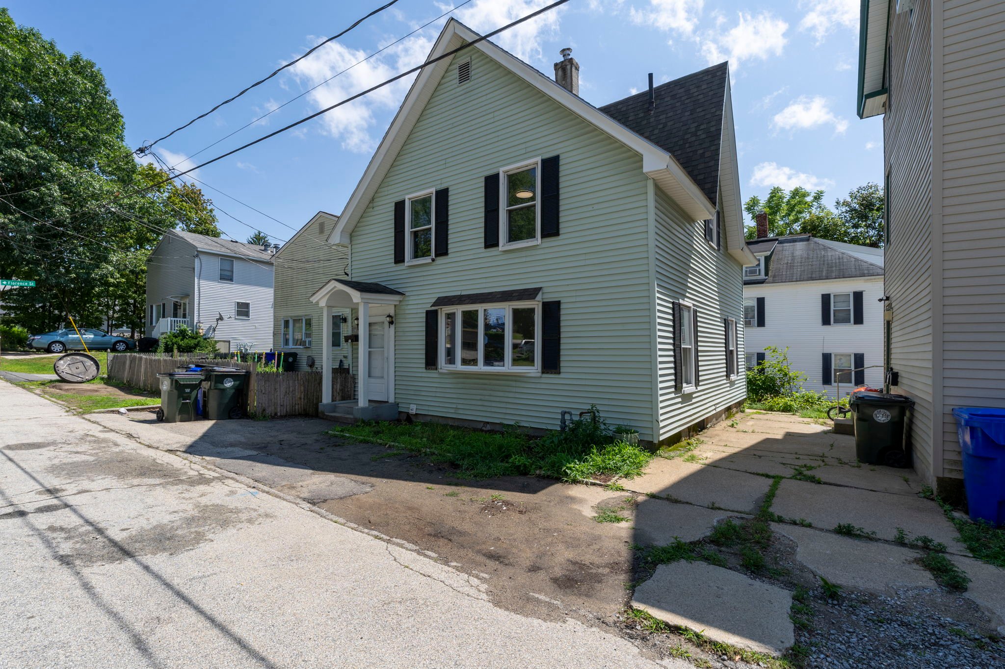 Manchester House: 571 Amherst St